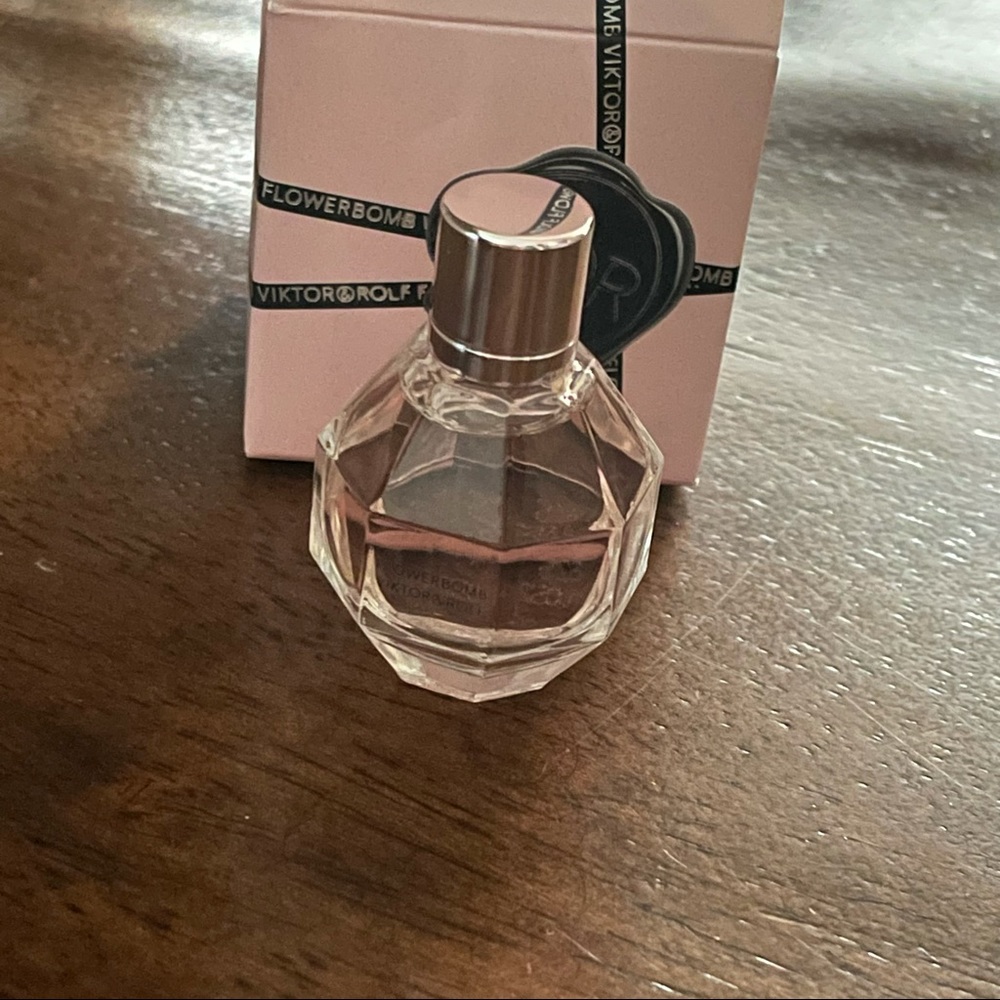 Viktor&Rolf Flowerbomb mini perfume